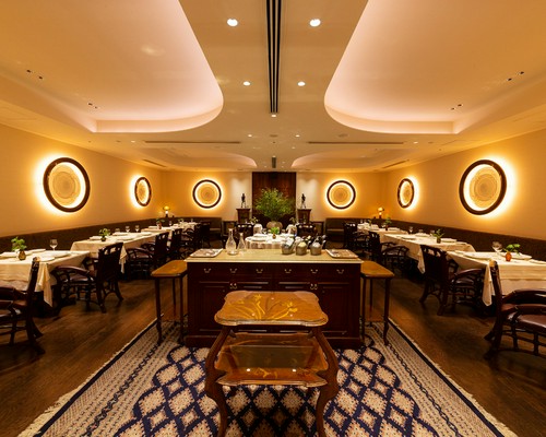 正統派フランス料理への期待が高まるメインダイニング