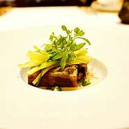 ※サービス料13％と消費税を含めた金額でございます。
※アレルギー食材につきましては、スタッフにお知らせくださいませ。
※コース内容は、季節や仕入れ状況により変更する場合がございます。