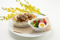 牛肉の柔らか煮と旨味を凝縮したデミグラスソースは相性抜群です！！