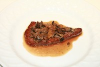 フランス料理美しょうコースの選べるメイン料理　最高級A5山形牛内モモ肉のロースト　トリュフ風味