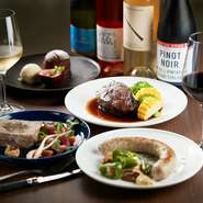 “もっと気軽にフレンチを”という店主の想いから生まれたこちらのお店。カウンターから料理が出来上がるライブ感を楽しみながら、友人たちとのかけがえのないひとときを過ごしてみませんか。