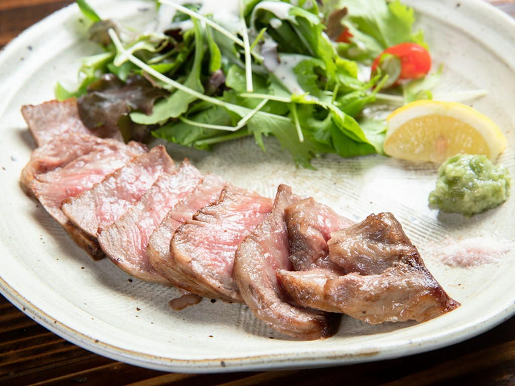 極上の美味しさを満喫できる、A5ランクの『宮古牛リブステーキ』