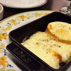 イタリア産スモークチーズの鉄板焼き