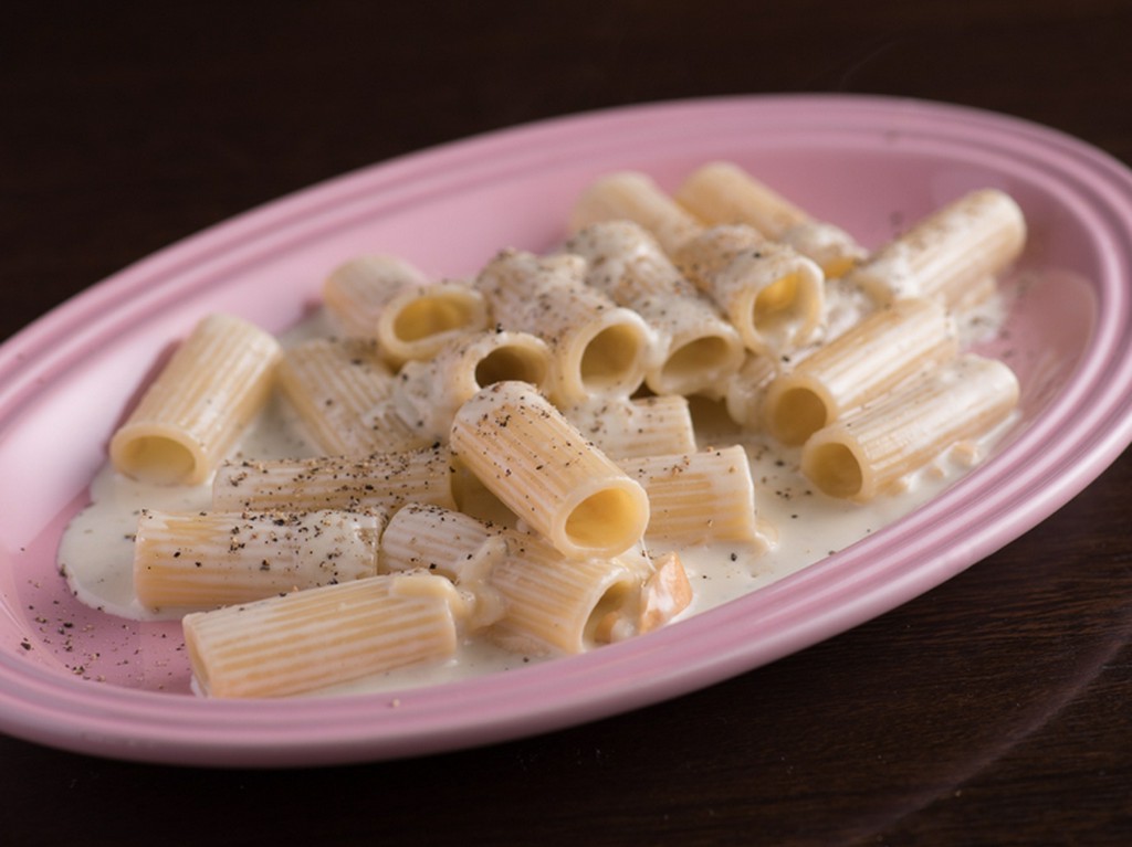 4種チーズのクリームソース　リガトーニのグラタン