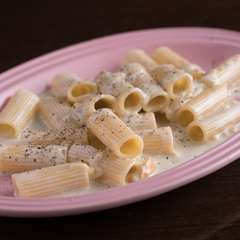 4種チーズのクリームソース　リガトーニのグラタン