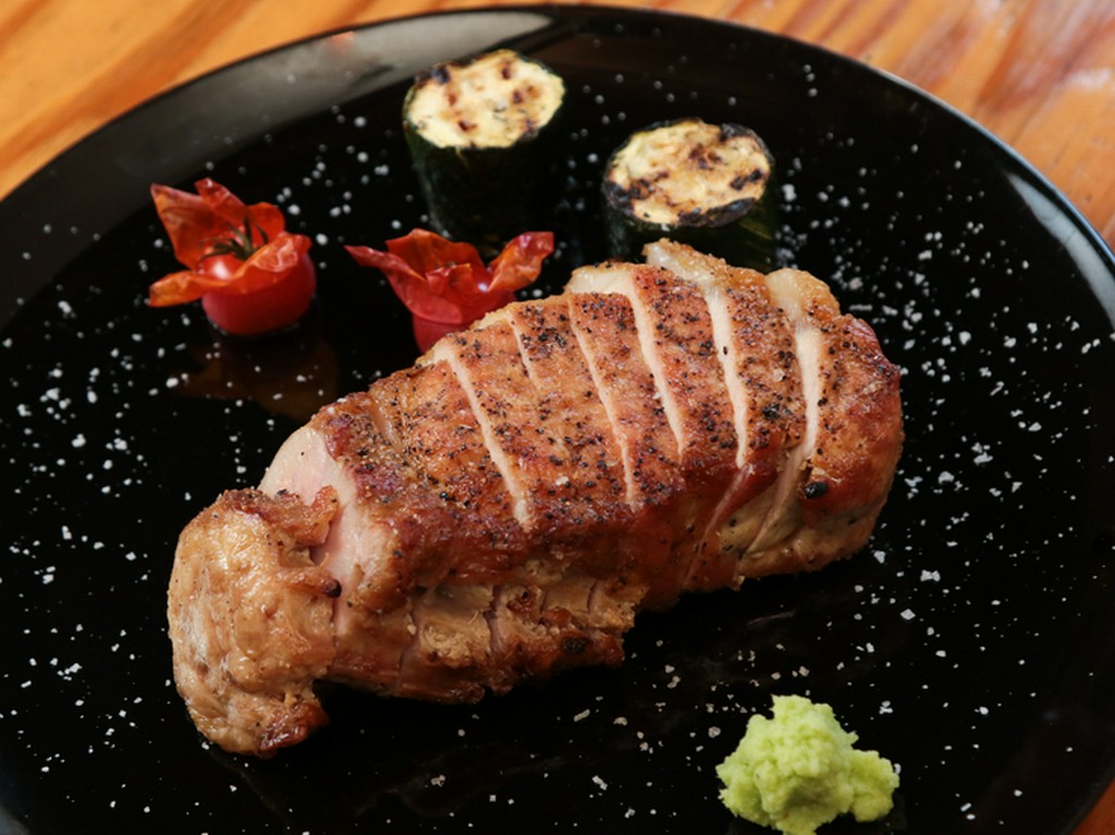 炭火焼『黒宝豚』