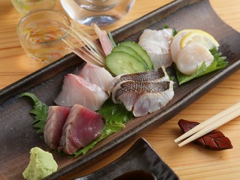 三重県紀北町直送の新鮮な魚介を使用『松盛り（五種）』