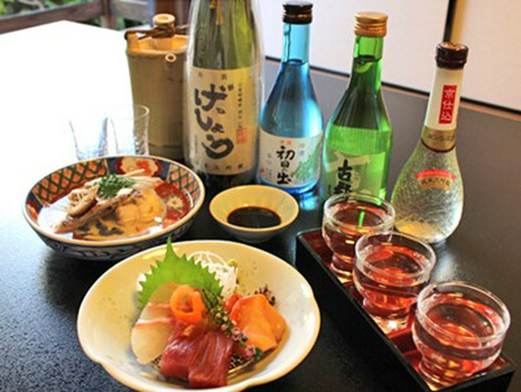 京都の地酒を飲み比べで。和食に合わせたワインの用意も