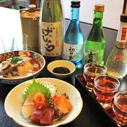 京都伏見の名水で育まれた日本酒『キンシ正宗』をはじめ、京都の季節の地酒を三種類の飲み比べセットで楽しめます。【遊月】とワイン専門店が選んだ和食に合ったワインも多数。