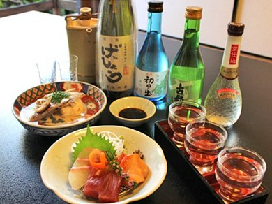 京都の地酒を飲み比べで。和食に合わせたワインの用意も