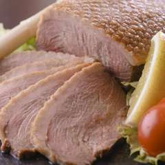 柔らかく、旨味が凝縮された『鴨ロースサラダ』