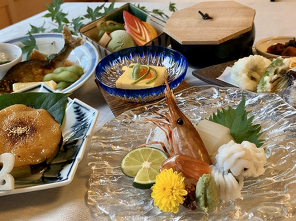 家族の集まりなどに使える、温かみのある日本料理店