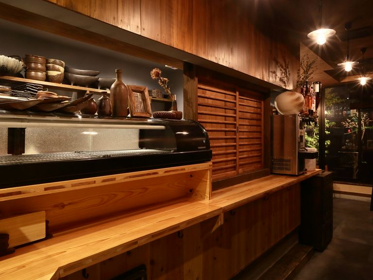 肩を並べてゆったり過ごす、大人デートにもおすすめの空間