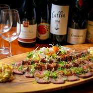 ステーキ以外で牛肉を楽しみたい方は、ぜひ当店自慢のローストビーフをご注文ください。