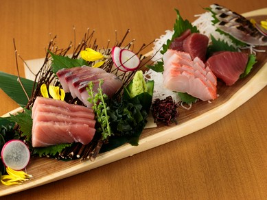 女性に人気の魚料理が充実！気取らず楽しむ居酒屋女子会に