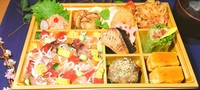 お食事、お酒のお供
様々なシーンに最適な
彩り豊かな『ミニ会席弁当』です。
一つ一つ真心込めて、お作りさせて頂きます。

※季節や仕入れ状況により、内容が変更になる場合が御座います。