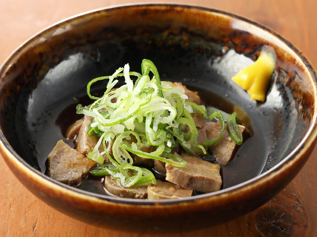 さっぱり美味しくて、女性にも人気。お酒が進む『タン刺し』