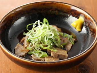 さっぱり美味しくて、女性にも人気。お酒が進む『タン刺し』