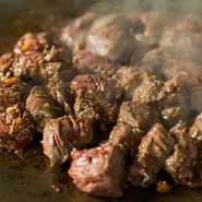 サービスヒレステーキの特徴はお肉らしい赤身の味とお肉らしい食感です。