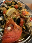 魚介をトマト、オリーブなどと煮込んだイタリア南部『カンパニア州』の郷土料理。残したスープでリゾットやパスタなどに出来ます!!（各￥500プラス）