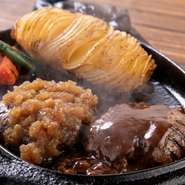 ALGOSといえばコレ!！
粗挽き肉を使用し、繋ぎを最小限に止め、噛めば噛むほど肉本来の旨味を味わえるようにしました。予約必須の定番メニュー!!
※ライス付き