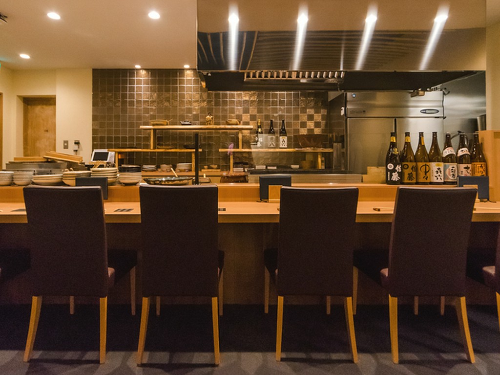 南郷18丁目の隠れ家的な空間で、多彩な串焼き＆おでんを満喫