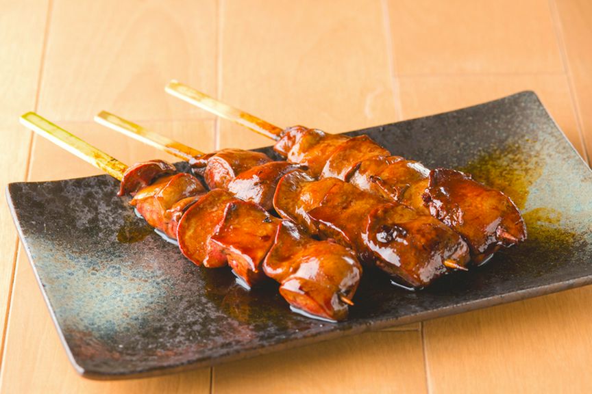 鮮度抜群で、ふっくら柔らか。秘伝タレも旨い『レバーの串焼き』