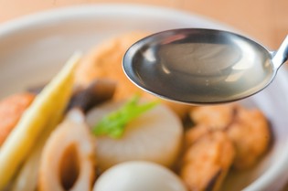 羅臼昆布をきかせた香り高い出汁で、優しい味のおでんを紡ぐ