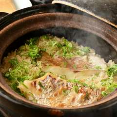 お店ならではの味わいを満喫する『鯛土鍋炊込み御飯』