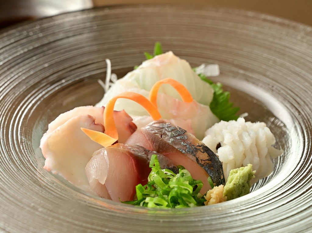 身の締まった良質な味わい『お造り五種』