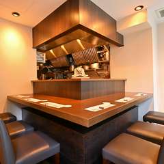 店主との会話を楽しめ、特別感のあるカウンター席