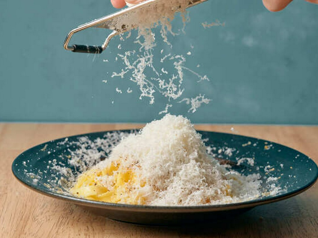 チーズ！チーズ！チーズ！カルボナーラ！