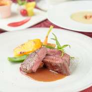 各地有名牛の素牛、但馬牛がメインのコースです。
スープ・サラダ・デザート・パン又はライス・カフェ付き