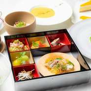 肉や魚、野菜など使う素材はすべてに妥協せず、納得のいくものだけでつくる渾身の料理を堪能できます。