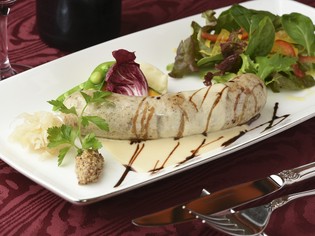 ジューシーな肉汁がほとばしる『手づくりソーセージ』