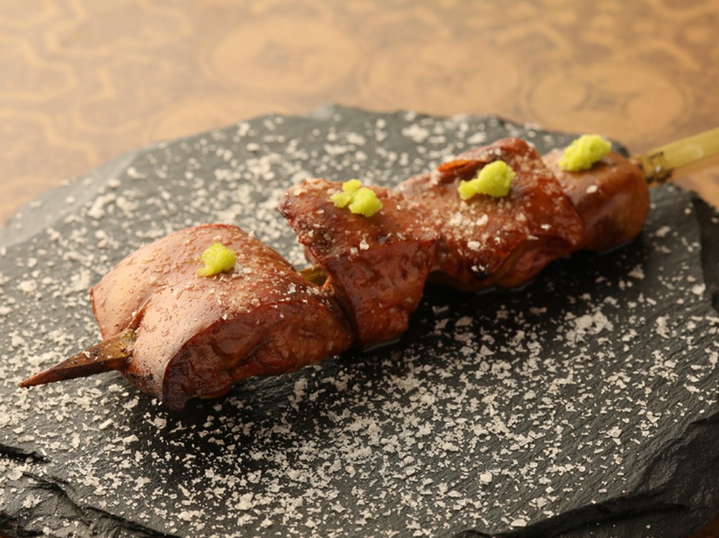 レバーのイメージを覆す甘さ！　まったりとろける『白レバー塩』※数量限定