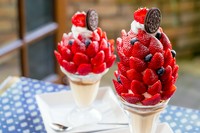 ストロベリーツリー（フルサイズ）3850円
苺のパフェ（ハーフサイズ）2750円