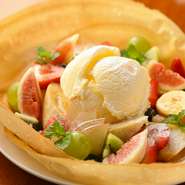 オープン以来の人気メニュー『フルーツクレープ』