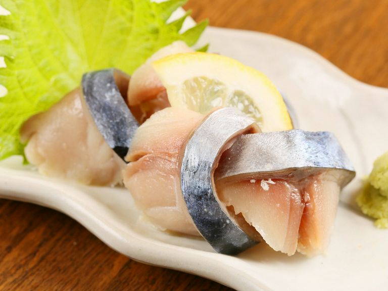脂が乗って味わい深い『しめさば刺し』