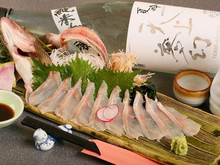 新鮮な魚介を扱っているからこそ楽しめる『ホッケの姿盛り（刺身）』