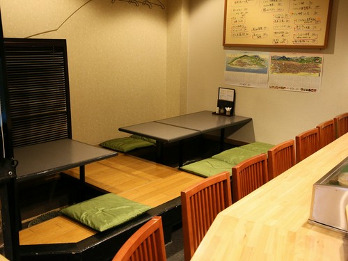 【掘りごたつタイプ小上がり　最大10名様まで】ご宴会にどうぞ！