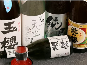 日本酒とのペアリングも楽しめる、多彩な肴の品揃えが自慢！
