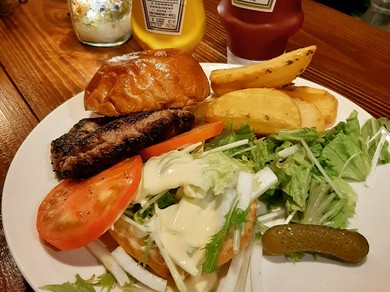 ハンバーガーだけですが・・
