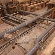 DIYが趣味で先日、店内改装しました。
テーブル席が増えたので大人数のご利用もご相談ください。