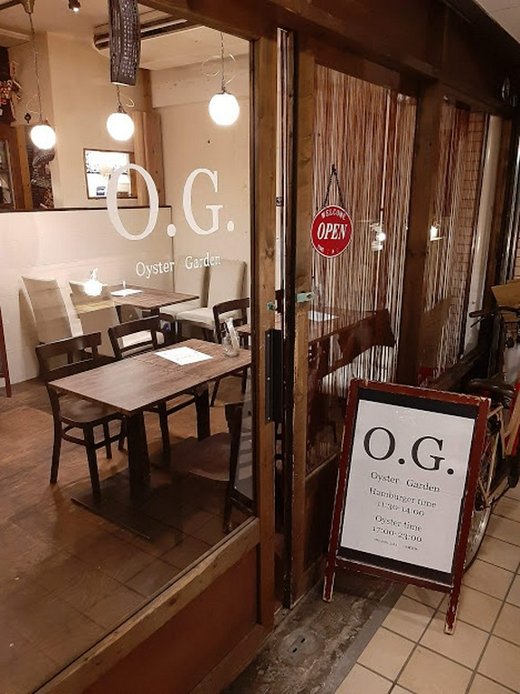 馬車道駅からほど近い隠れた2階にあるオイスターバー
