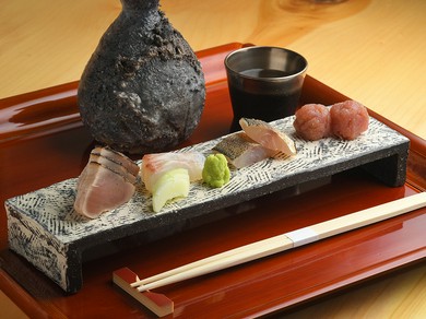 鮮度と品質にこだわった国産食材は、店主自ら市場で吟味