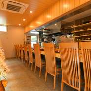 大阪・京都・兵庫で修業を重ねた古谷氏は「戸塚に本格懐石料理を楽しめる店をつくりたい」との想いで、ミシュラン星付き店の実力をつけ凱旋。上質な和空間と料理は、接待や記念日デートなど特別な日におすすめです。