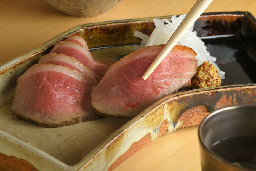 DNAレベルでこだわらずにいられないという、肉料理にも注目あれ