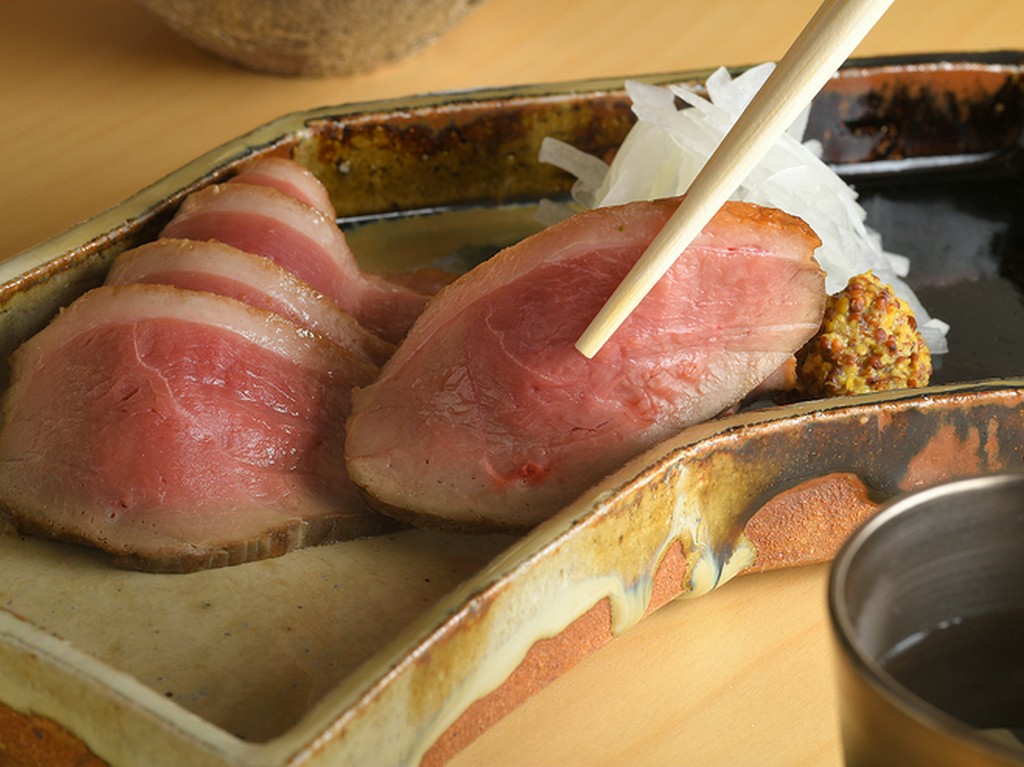DNAレベルでこだわらずにいられないという、肉料理にも注目あれ