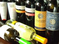 《フルボトル》
「おすすめワインメニュー」をご覧ください